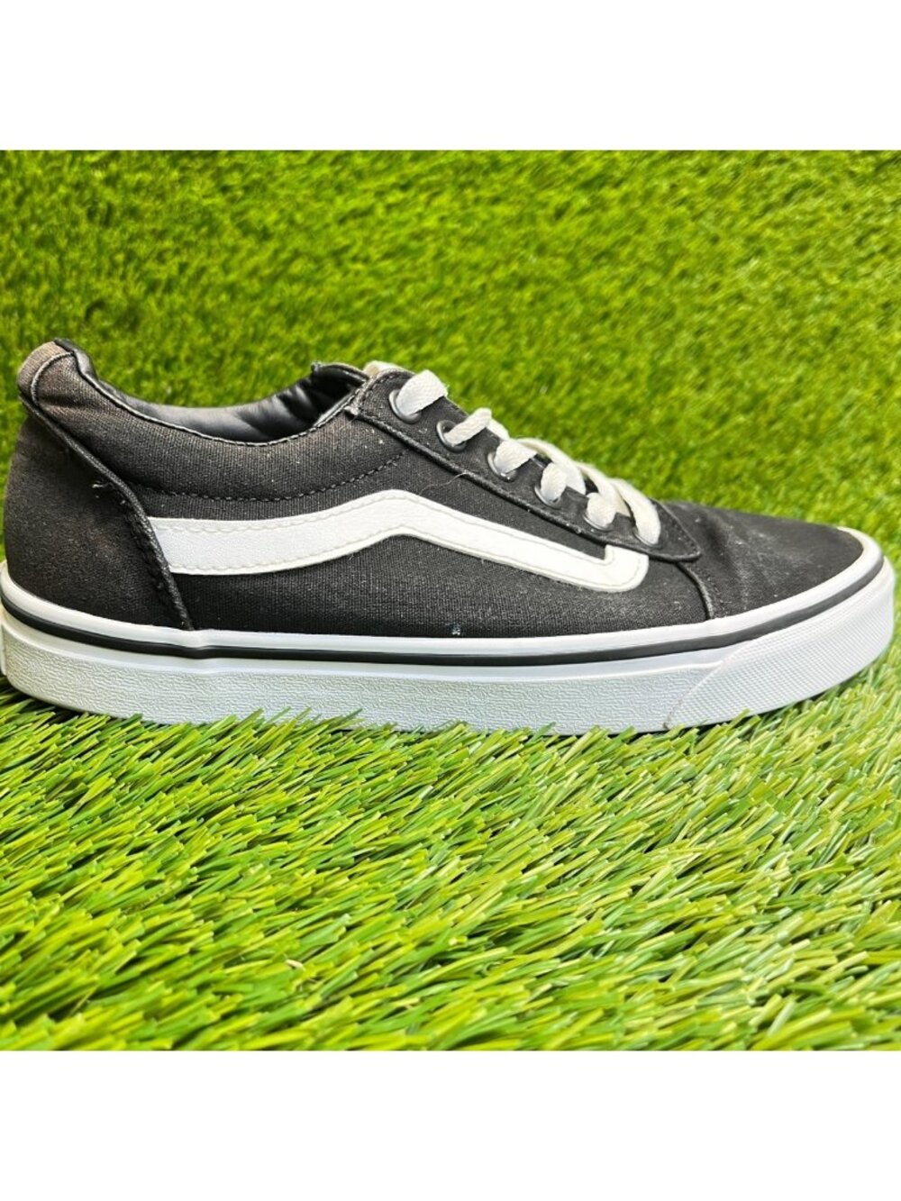 Vans Old Skool Womens Size 7 Black White Athletic Skateboard Shoes Sneakers